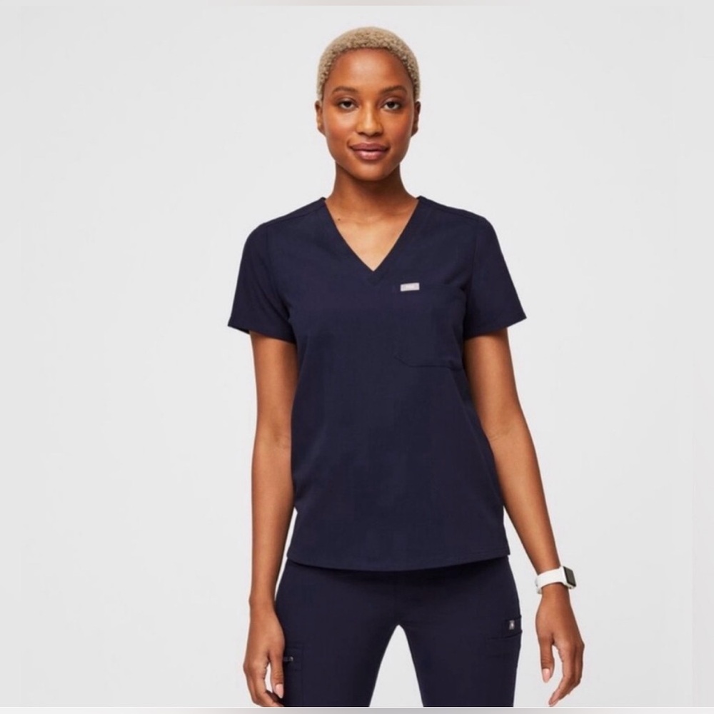 FIGS Catarina One-Pocket Scrub Top In Navy Blue Size Small